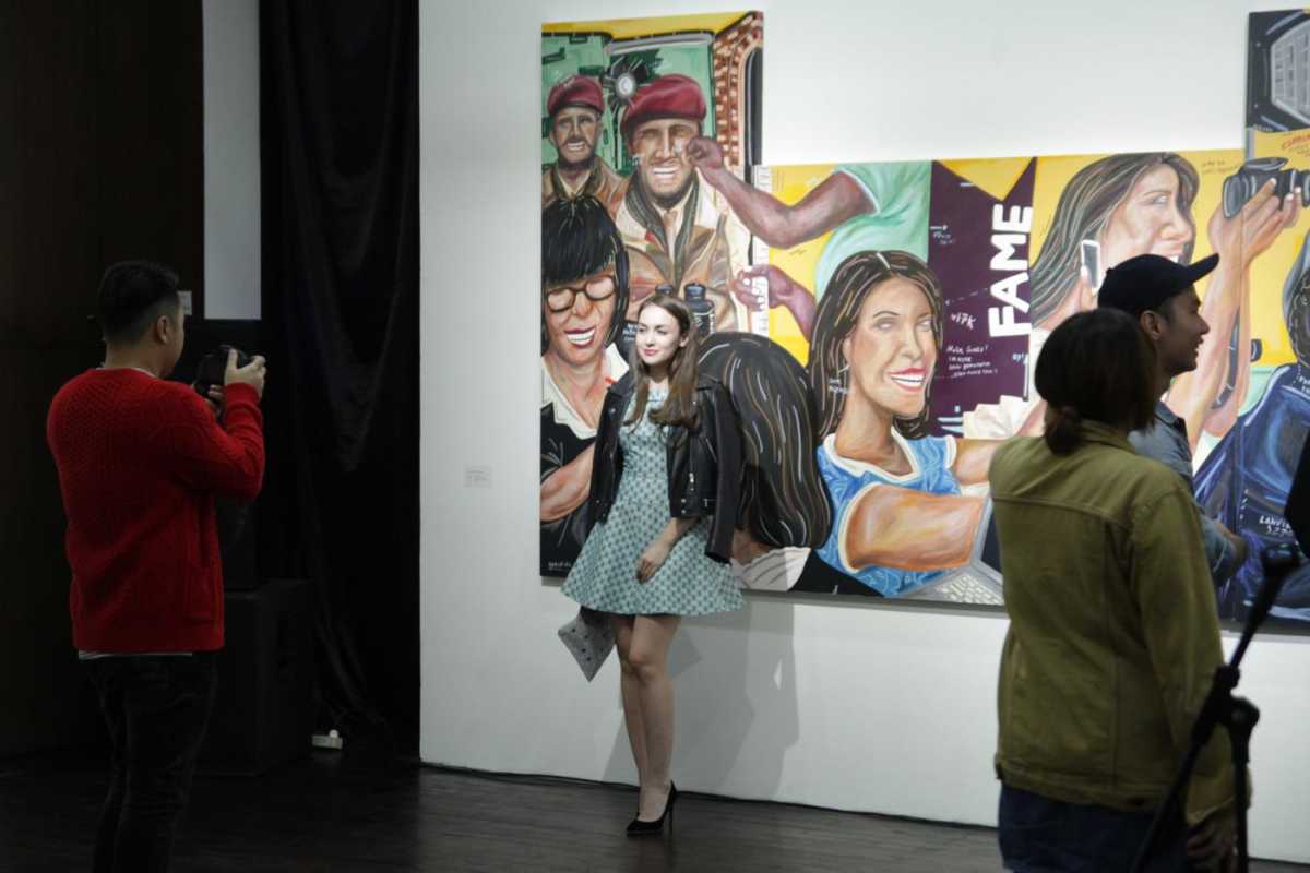 Mengekspresikan Keadaan Dunia Saat Ini Melalui Lukisan